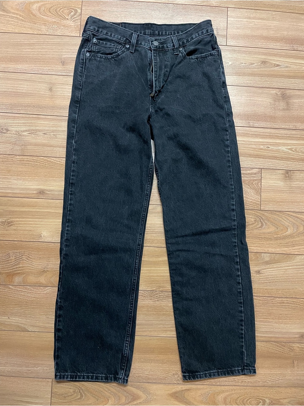 Levi’s 565 washed black jeans